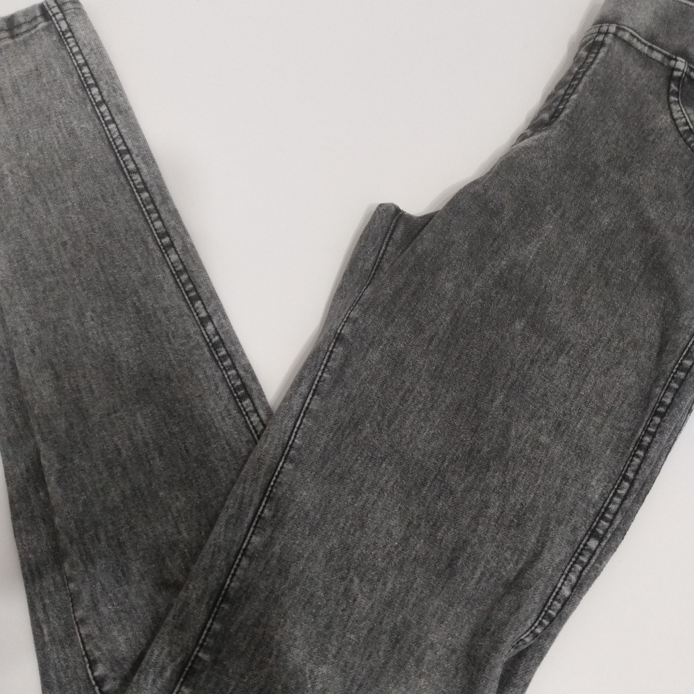 H&M's Junior Skinny Leg